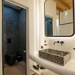 Casa de Férias Acres Luxe, First Floor Haven & Ground Floor Retreat Ano Mera