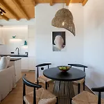 Casa de Férias Acres Luxe, First Floor Haven & Ground Floor Retreat Ano Mera