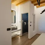 Acres Luxe, First Floor Haven & Ground Floor Retreat Ano Mera