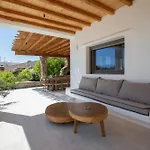 Acres Luxe, First Floor Haven & Ground Floor Retreat Casa de Férias Ano Mera