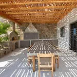 Casa de Férias Acres Luxe, First Floor Haven & Ground Floor Retreat Ano Mera