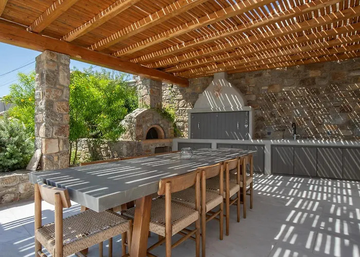 Acres Luxe, First Floor Haven & Ground Floor Retreat *