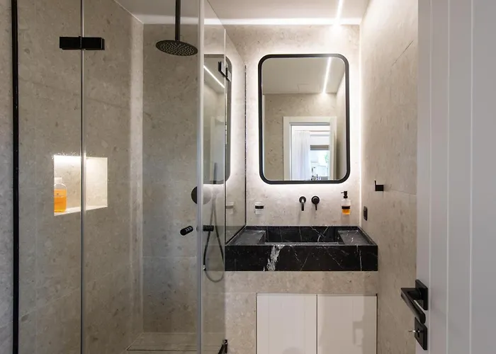 Acres Luxe, First Floor Haven & Ground Floor Retreat أنو ميرا