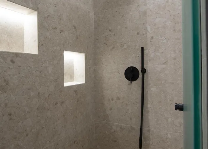 Acres Luxe, First Floor Haven & Ground Floor Retreat بيت للعطل أنو ميرا