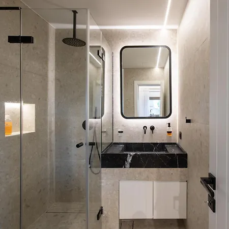 Acres Luxe, First Floor Haven & Ground Floor Retreat Άνω Μερά