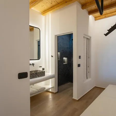 Acres Luxe, First Floor Haven & Ground Floor Retreat Ano Mera