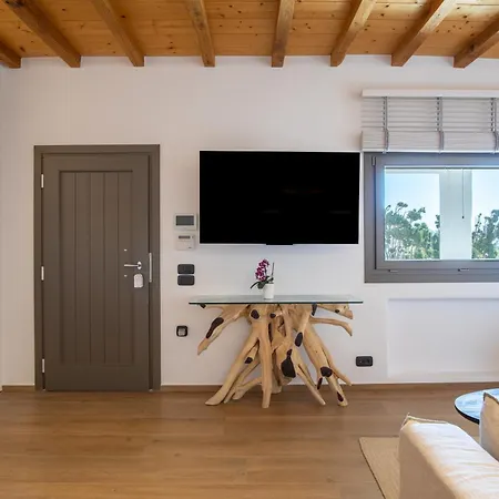 Acres Luxe, First Floor Haven & Ground Floor Retreat 펜션