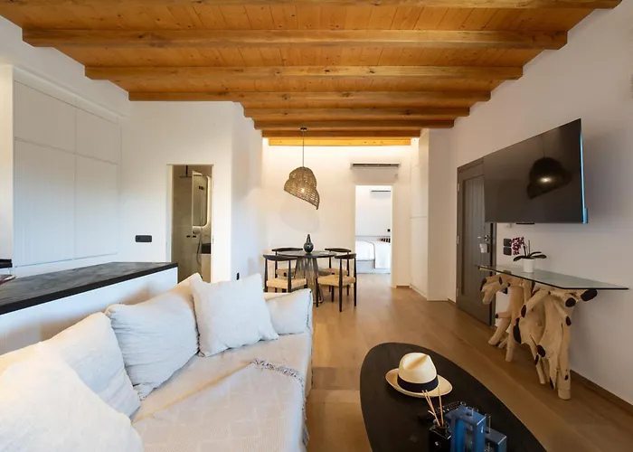 Acres Luxe, First Floor Haven & Ground Floor Retreat בית נופש