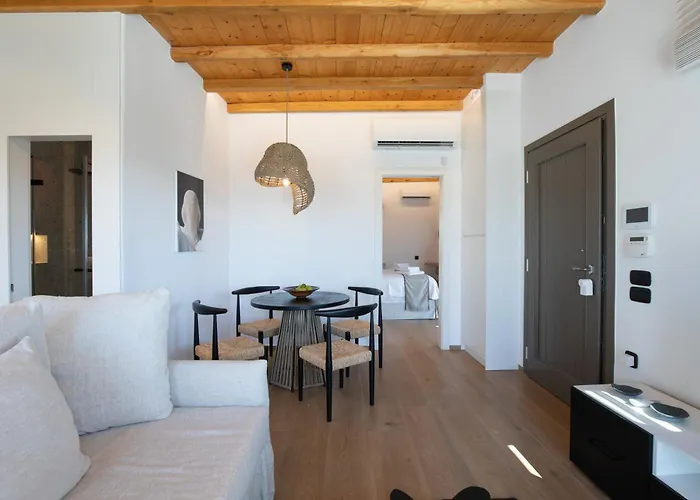 בית נופש Acres Luxe, First Floor Haven & Ground Floor Retreat *