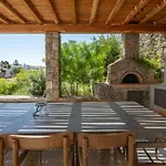 Acres Luxe, First Floor Haven & Ground Floor Retreat Ferienhaus Ano Mera