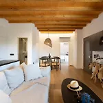 Acres Luxe, First Floor Haven & Ground Floor Retreat Ferienhaus