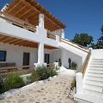 Acres Luxe, First Floor Haven & Ground Floor Retreat * Ano Mera